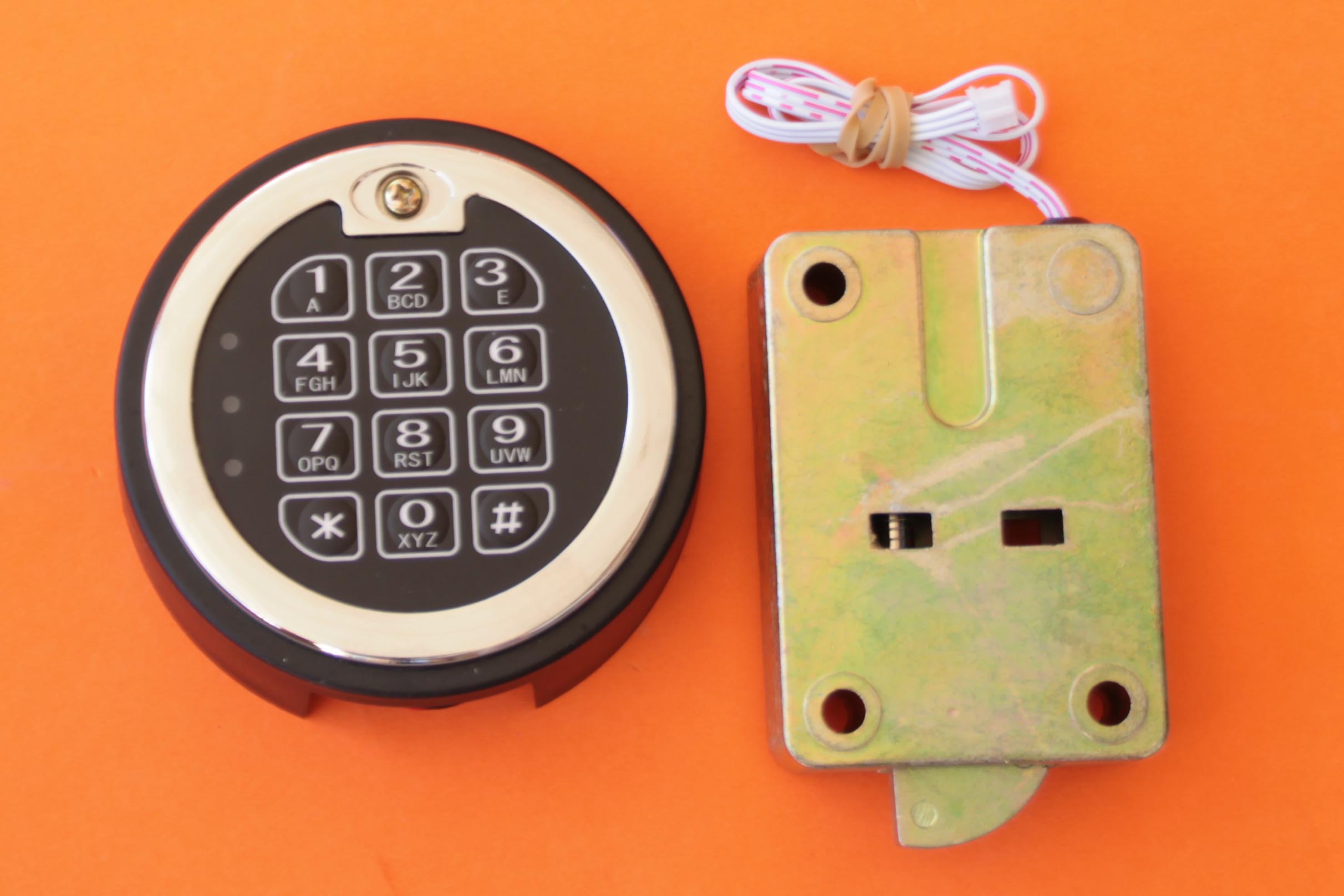 E_Swing_Bolt_Lock